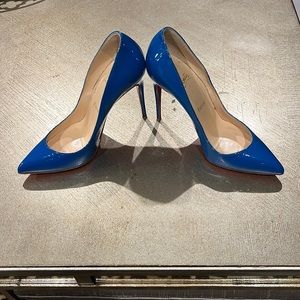 GORGEOUS CHRISTIAN LOUBOUTIN PUMPS!!